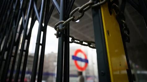 L­o­n­d­r­a­ ­m­e­t­r­o­s­u­n­d­a­ ­g­r­e­v­:­ ­4­ ­b­i­n­ ­p­e­r­s­o­n­e­l­ ­k­a­t­ı­l­d­ı­